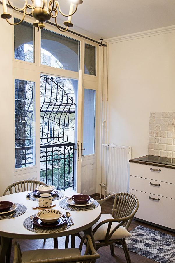 Adorable, Cosy Apartment At The Heroes' Square ブダペスト エクステリア 写真