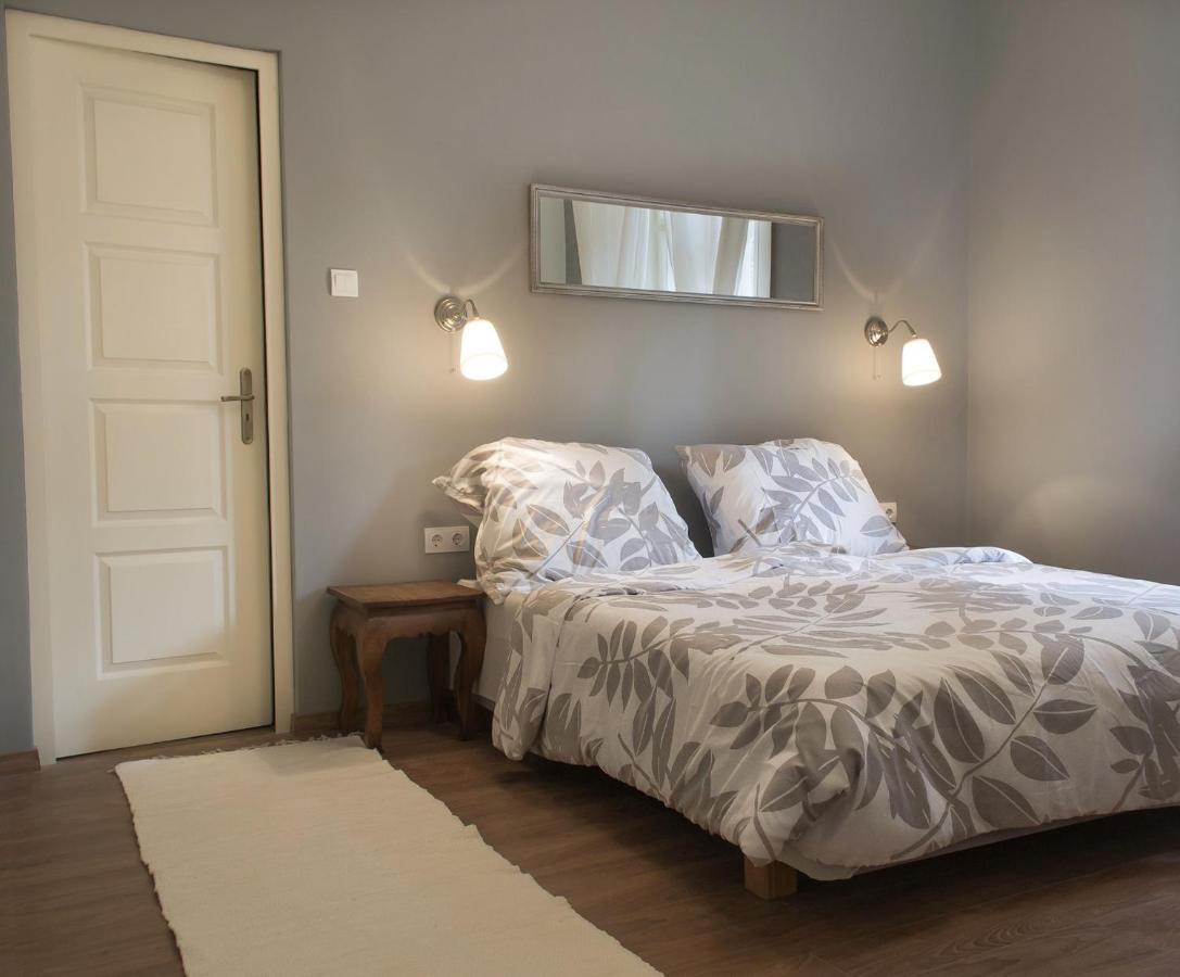 Adorable, Cosy Apartment At The Heroes' Square ブダペスト エクステリア 写真
