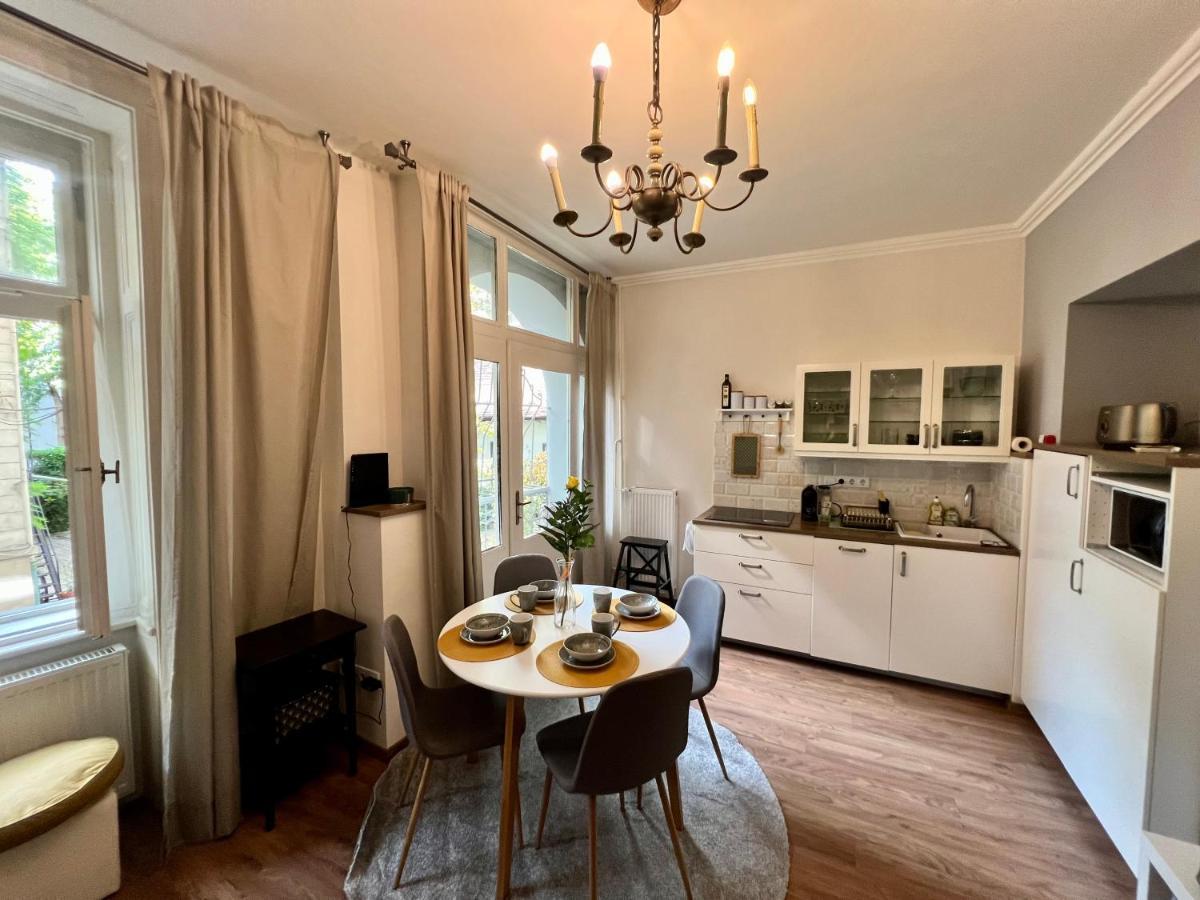Adorable, Cosy Apartment At The Heroes' Square ブダペスト エクステリア 写真