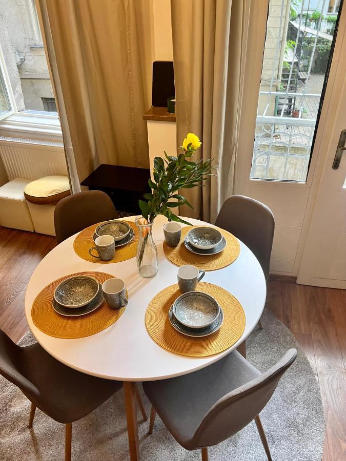 Adorable, Cosy Apartment At The Heroes' Square ブダペスト エクステリア 写真
